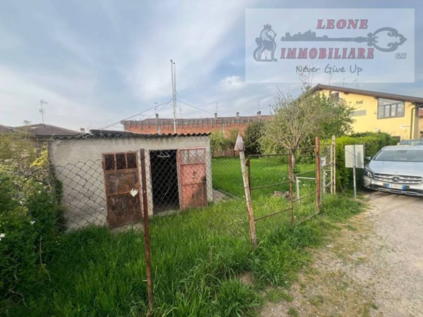 terreno edificabile in vendita a Lardirago