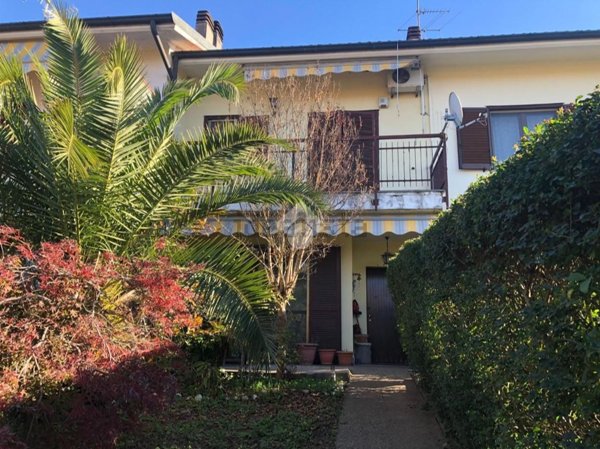 casa indipendente in vendita a Linarolo