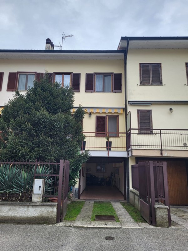 casa indipendente in vendita a Linarolo
