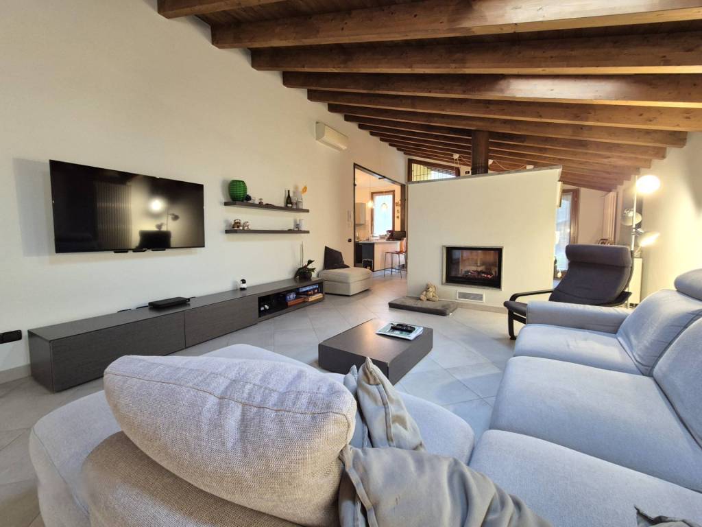 casa indipendente in vendita a Linarolo in zona Vaccarizza