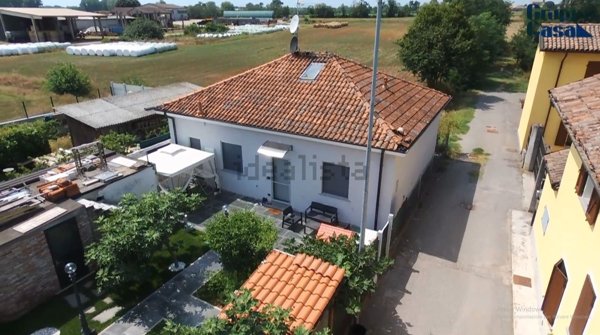 casa indipendente in vendita a Linarolo in zona Vaccarizza