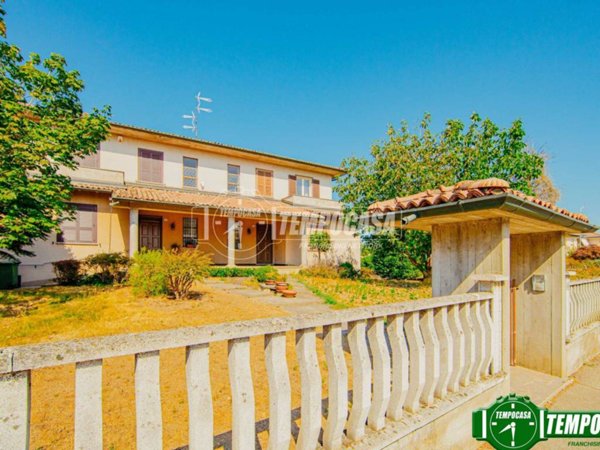 casa indipendente in vendita a Linarolo