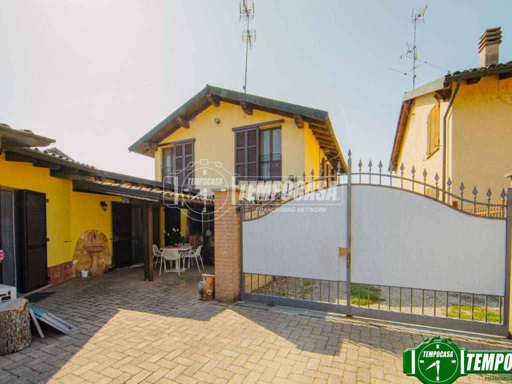 casa indipendente in vendita a Linarolo in zona Vaccarizza