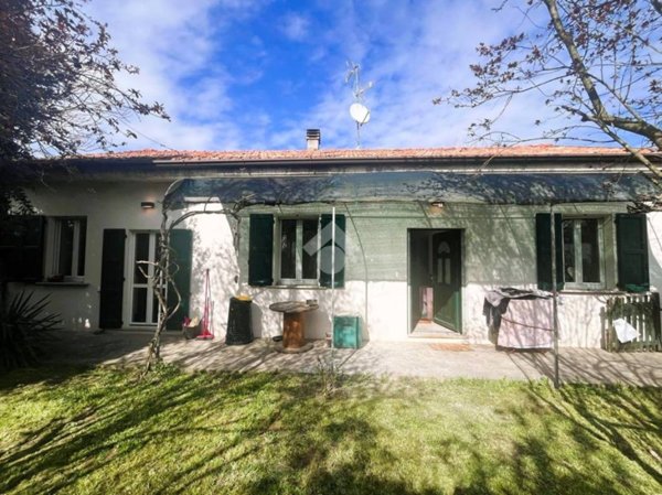 casa indipendente in vendita a Linarolo in zona San Leonardo