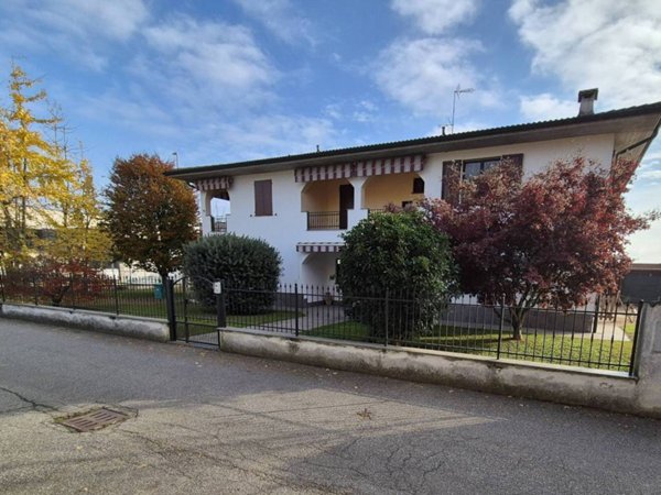 casa indipendente in vendita a Linarolo
