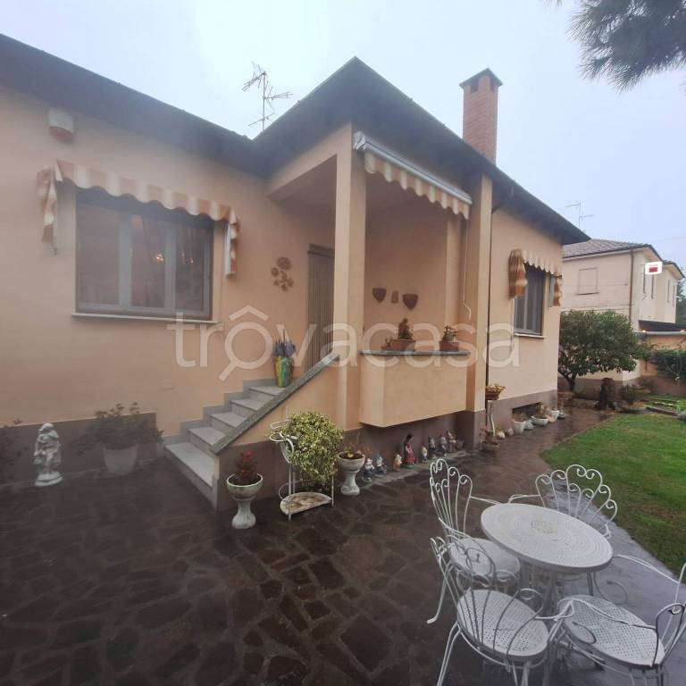 casa indipendente in vendita a Linarolo in zona San Leonardo