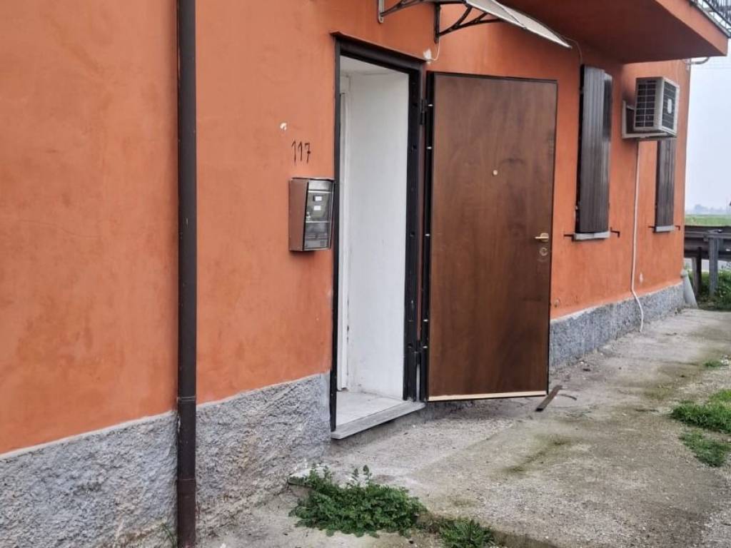 appartamento in vendita a Linarolo