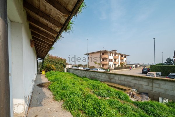 casa indipendente in vendita a Linarolo