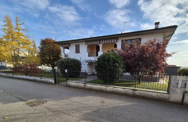 casa indipendente in vendita a Linarolo
