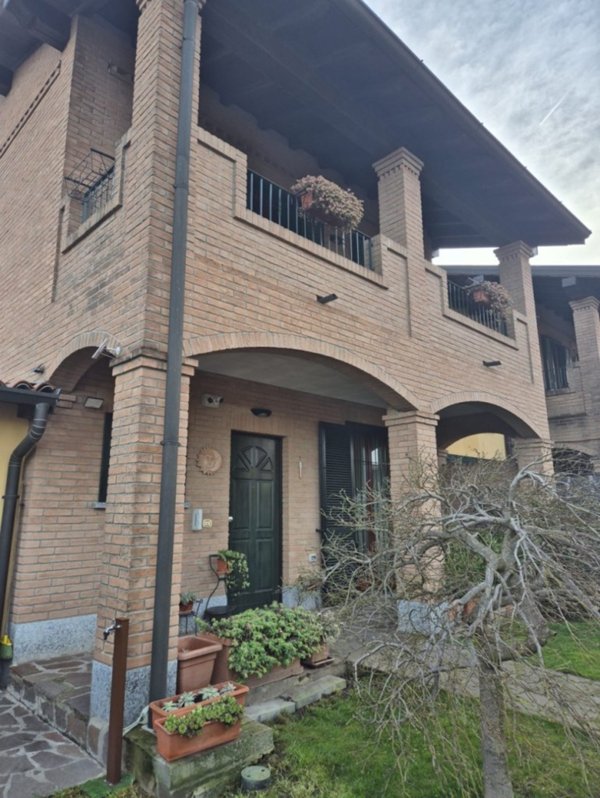 casa indipendente in vendita a Linarolo