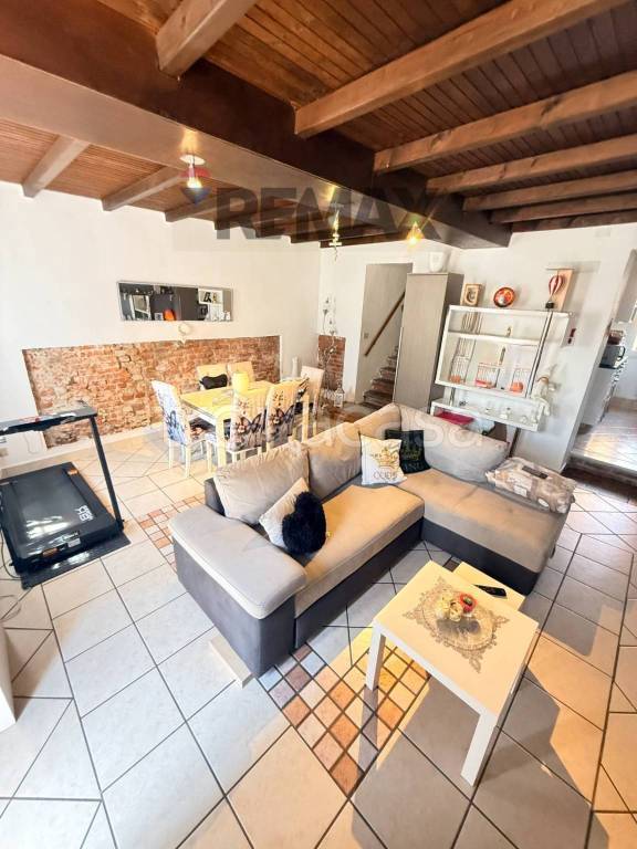 casa indipendente in vendita a Linarolo