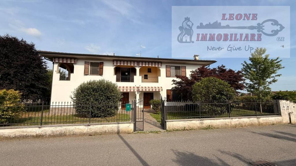 casa indipendente in vendita a Linarolo
