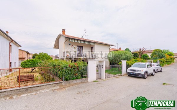 casa indipendente in vendita a Linarolo