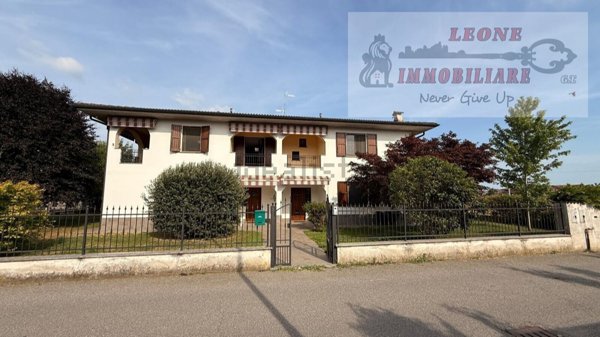 casa indipendente in vendita a Linarolo
