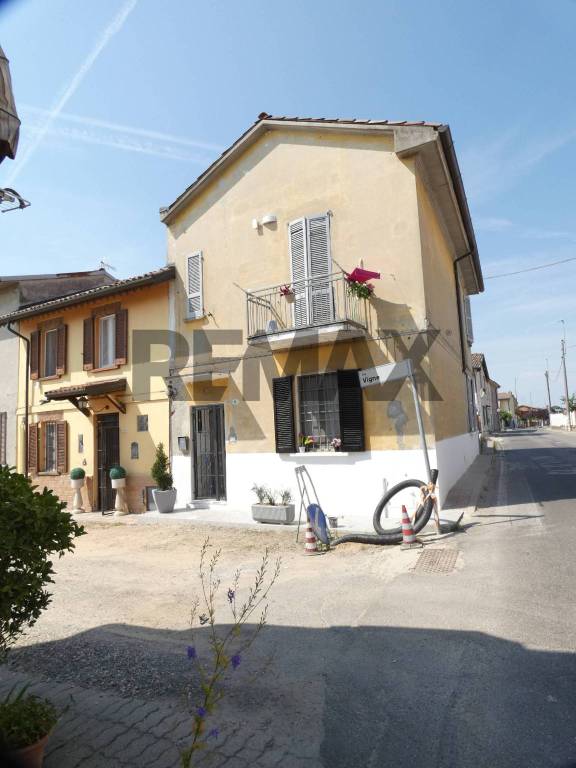 casa indipendente in vendita a Linarolo