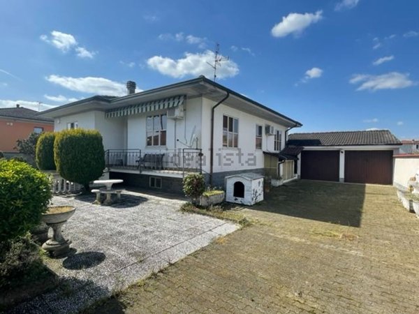 casa indipendente in vendita a Lomello