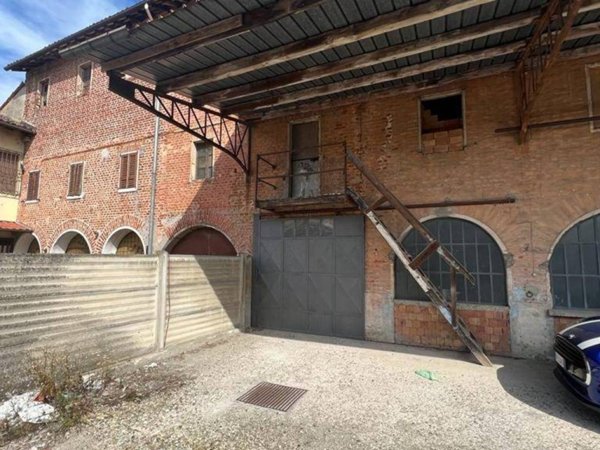 locale di sgombero in vendita a Lomello