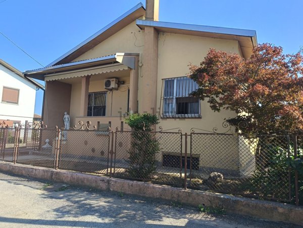 casa indipendente in vendita a Lomello