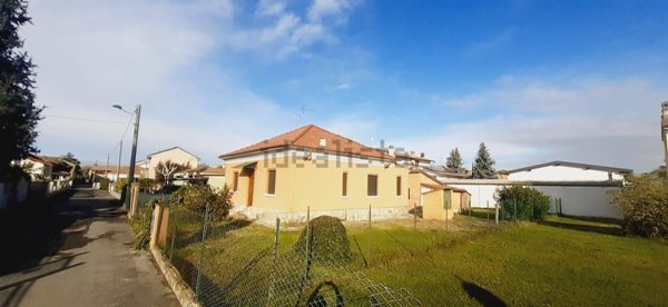 casa indipendente in vendita a Lungavilla