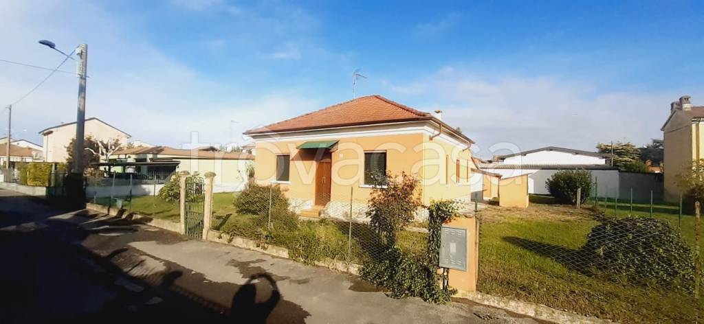 casa indipendente in vendita a Lungavilla