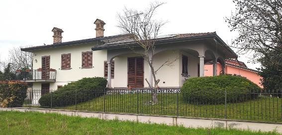 casa indipendente in vendita a Lungavilla