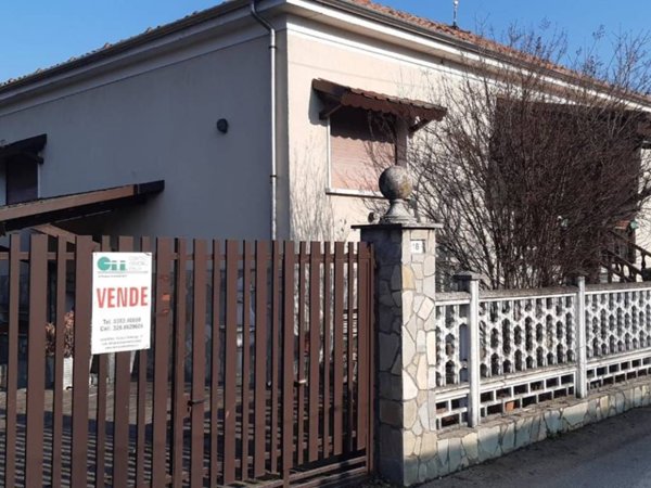 casa indipendente in vendita a Lungavilla
