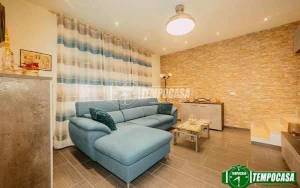 casa indipendente in vendita a Lungavilla