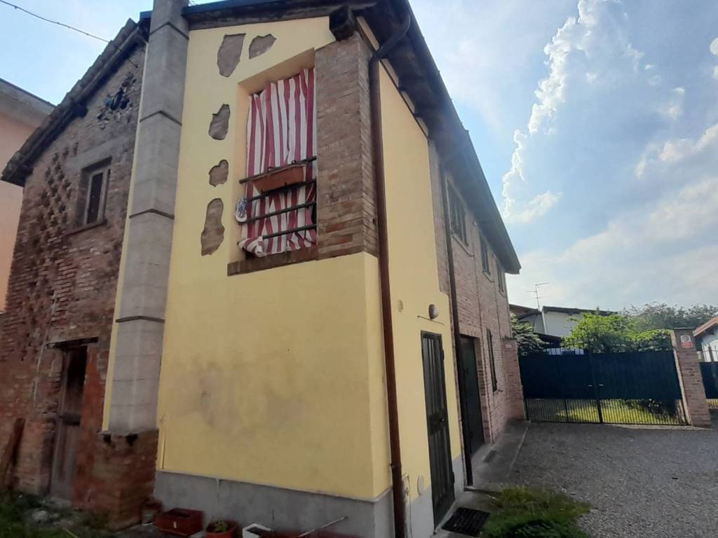 casa indipendente in vendita a Lungavilla