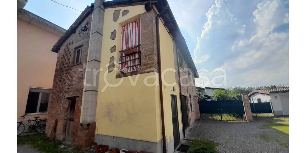 casa indipendente in vendita a Lungavilla