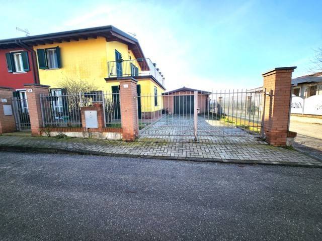 casa indipendente in vendita a Lungavilla