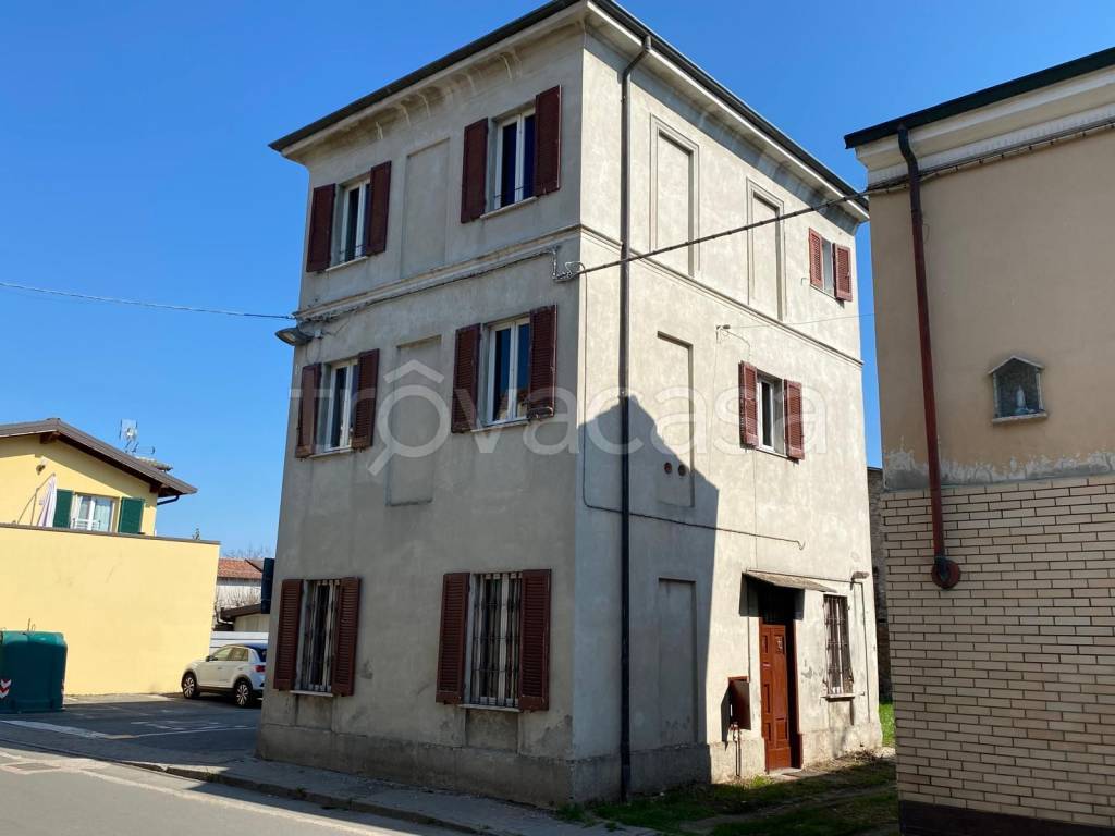 casa indipendente in vendita a Lungavilla
