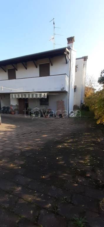 casa indipendente in vendita a Lungavilla