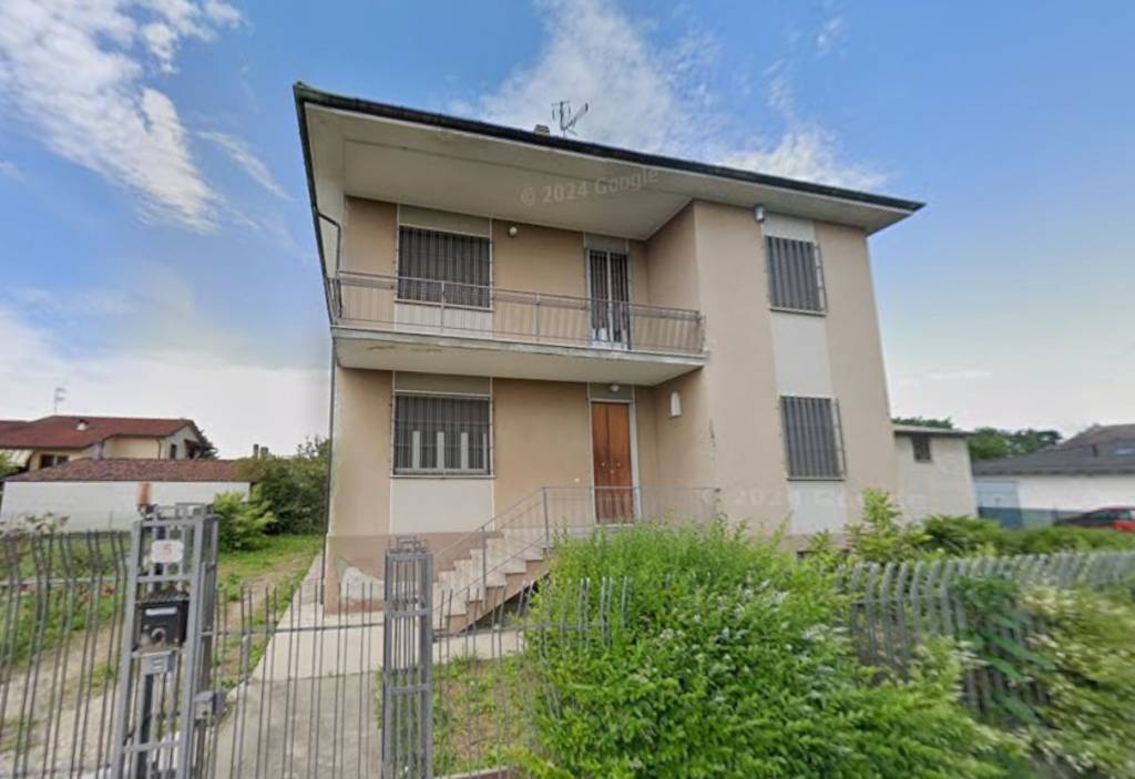 casa indipendente in vendita a Lungavilla