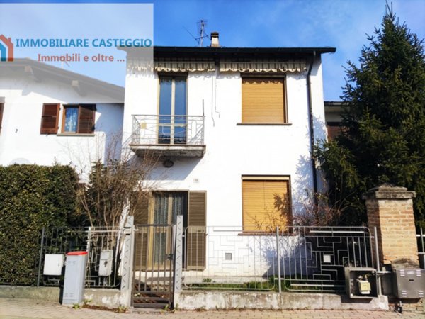 casa semindipendente in vendita a Lungavilla