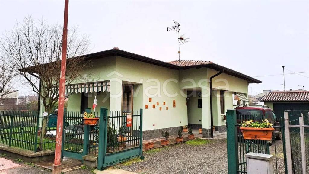 casa indipendente in vendita a Lungavilla