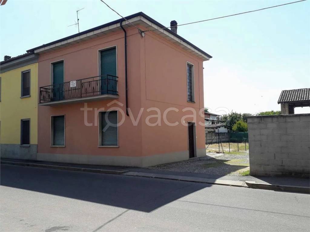 casa indipendente in vendita a Lungavilla