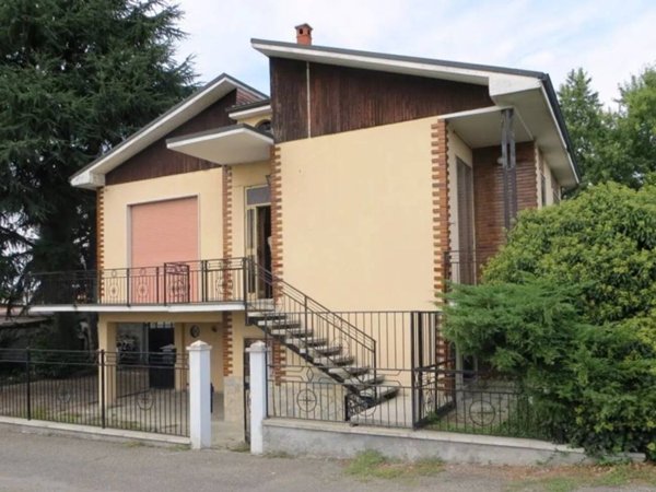 casa indipendente in vendita a Lungavilla