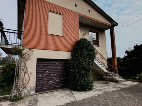 casa indipendente in vendita a Lungavilla