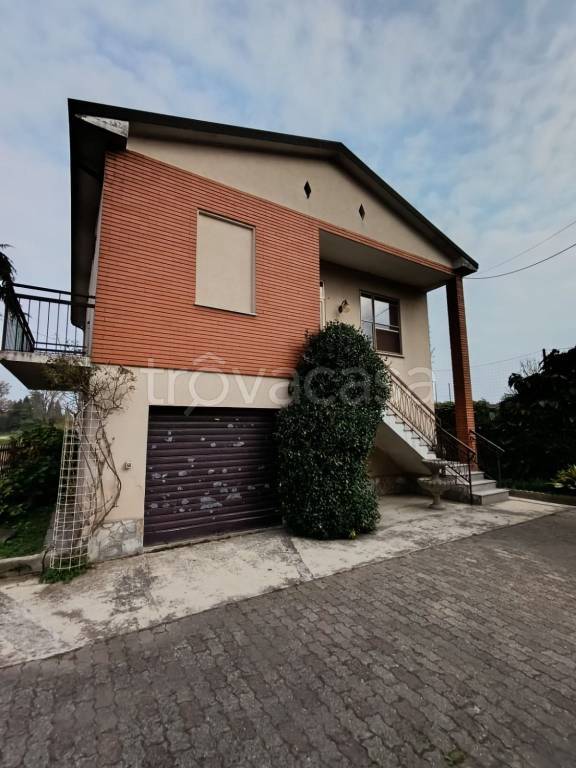 casa indipendente in vendita a Lungavilla