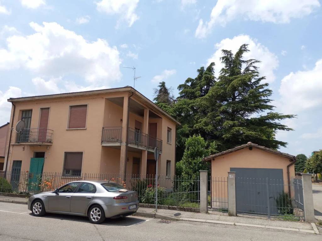 casa indipendente in vendita a Lungavilla