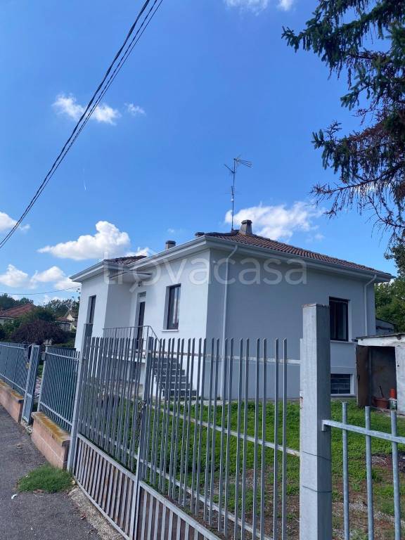 casa indipendente in vendita a Lungavilla