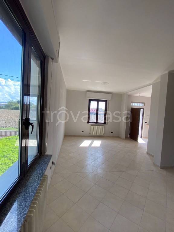 casa indipendente in vendita a Lungavilla