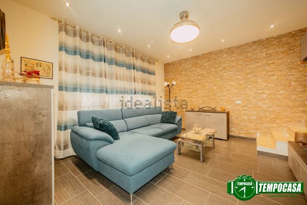 casa indipendente in vendita a Lungavilla