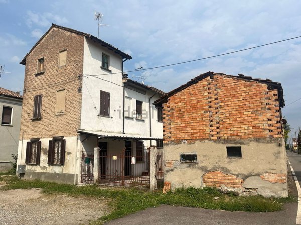 casa indipendente in vendita a Lungavilla
