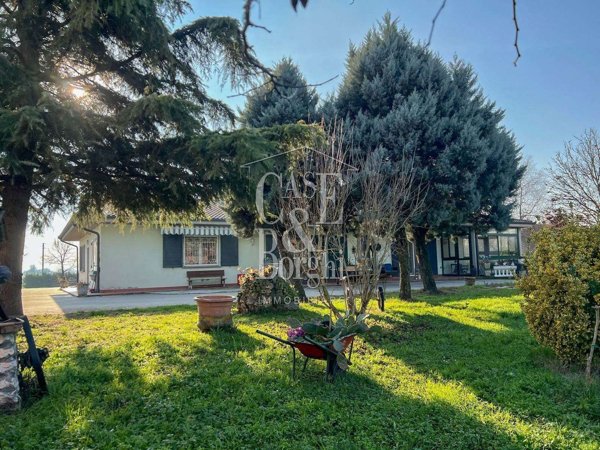 casa indipendente in vendita a Lungavilla