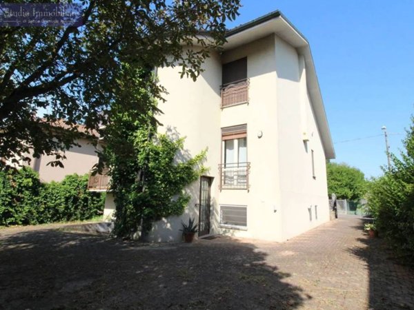 casa indipendente in vendita a Lungavilla