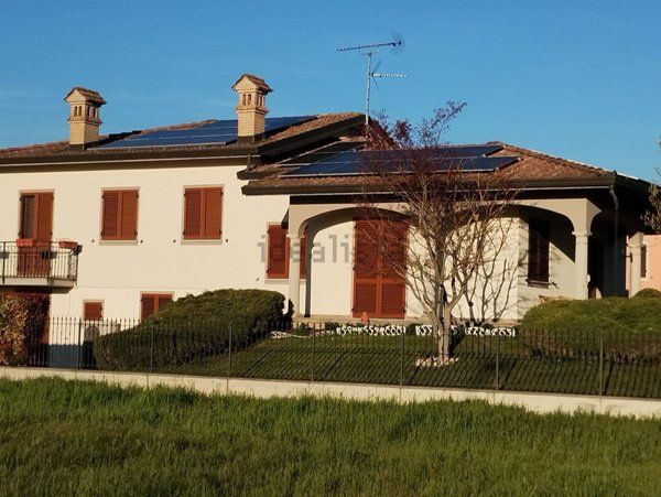 casa indipendente in vendita a Lungavilla