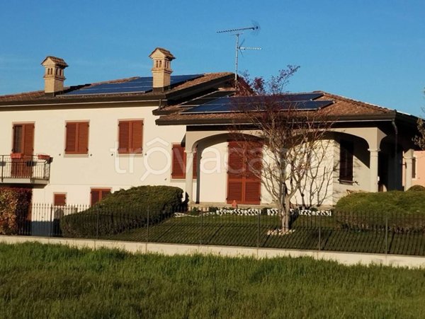 casa indipendente in vendita a Lungavilla