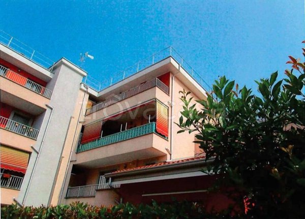 locale commerciale in vendita a Lungavilla