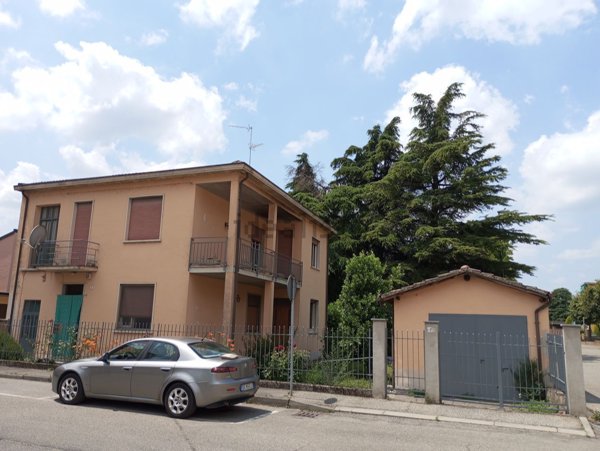 casa indipendente in vendita a Lungavilla